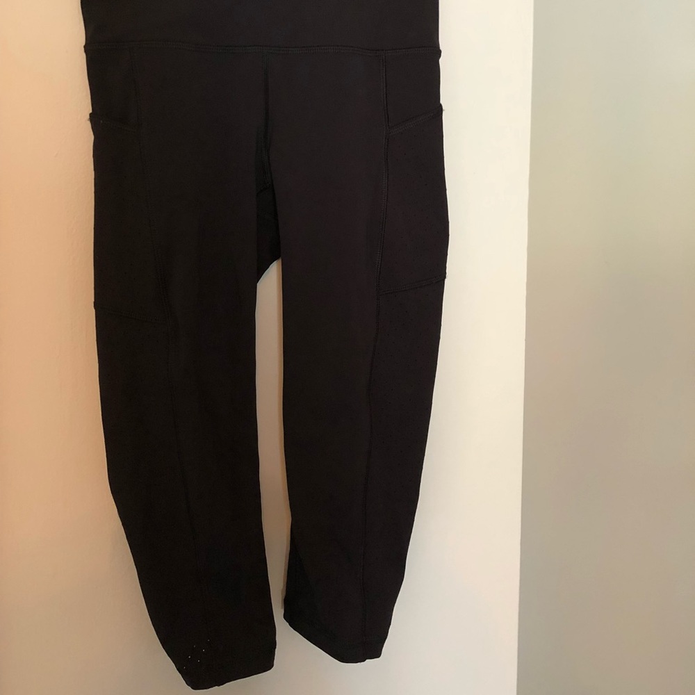 Lululemon size 4 cropped leggings